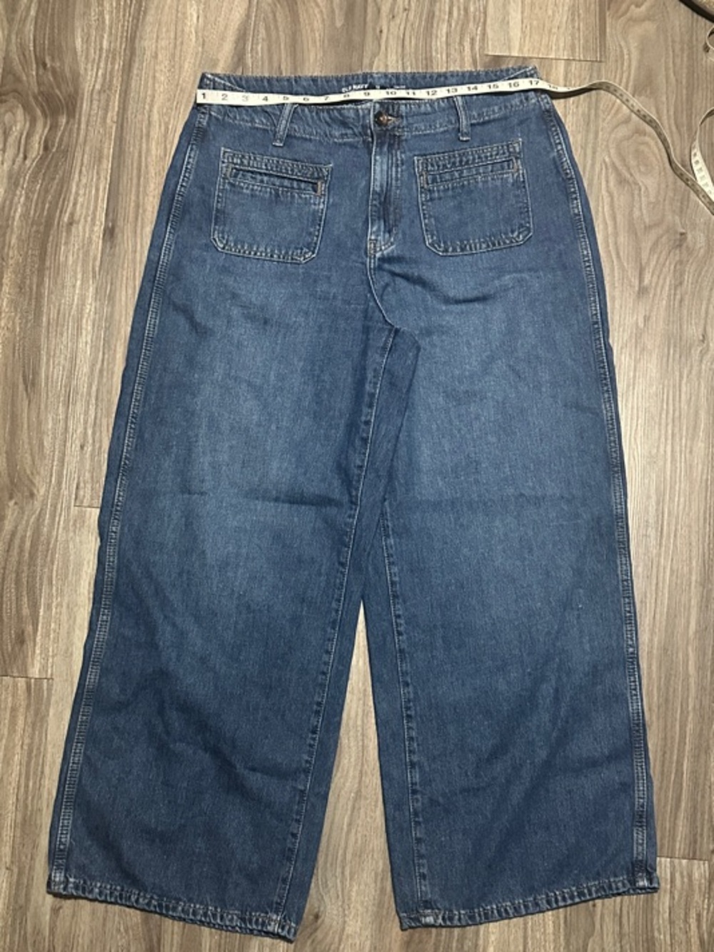Old Navy High-Rise Baggy Wide Leg Jeans in Medium Blue. - Picture 3 of 11